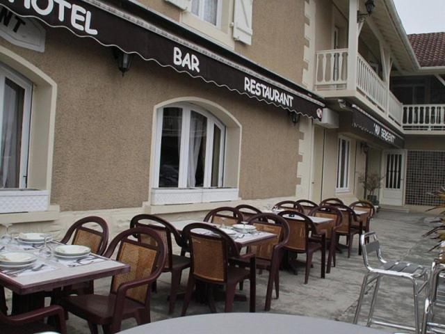 Hotel Peret Denguin Exteriör bild
